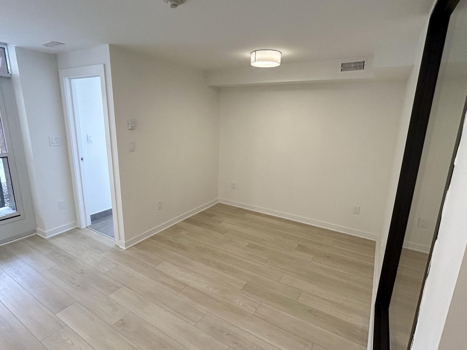 2 Bedroom Apartment for Rent - 920 Inverhouse Dr, Mississauga, ON 4