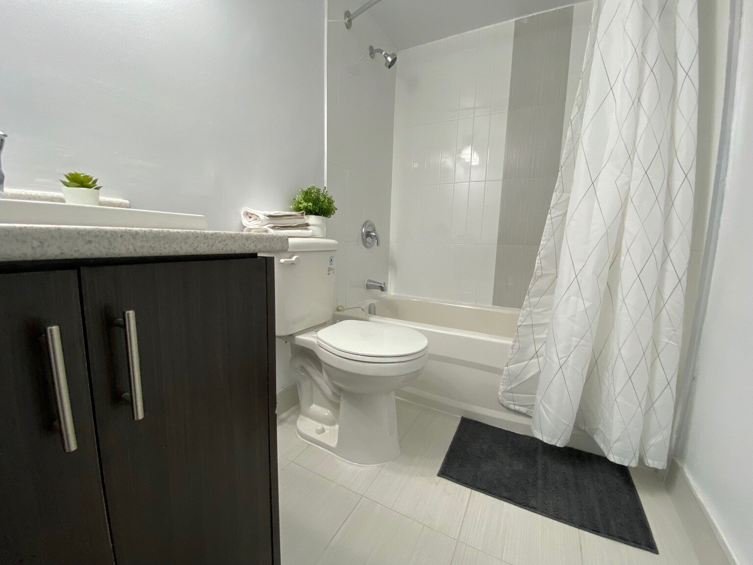 2 Bedroom Apartment for Rent - 2150 Roche Court, Mississauga, ON 5