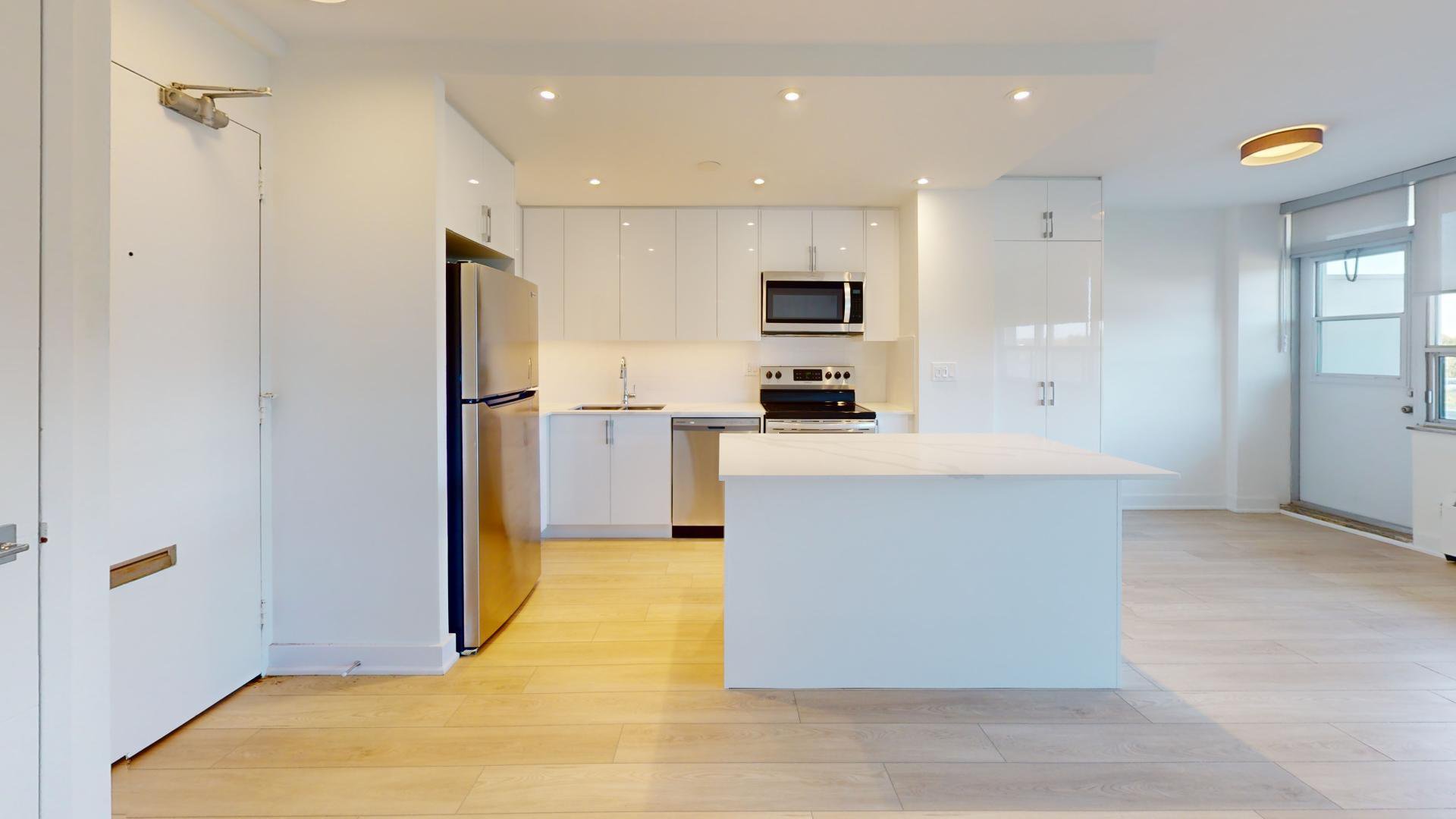Studio Apartment for Rent - 30 Edith Drive, Toronto, ON 2