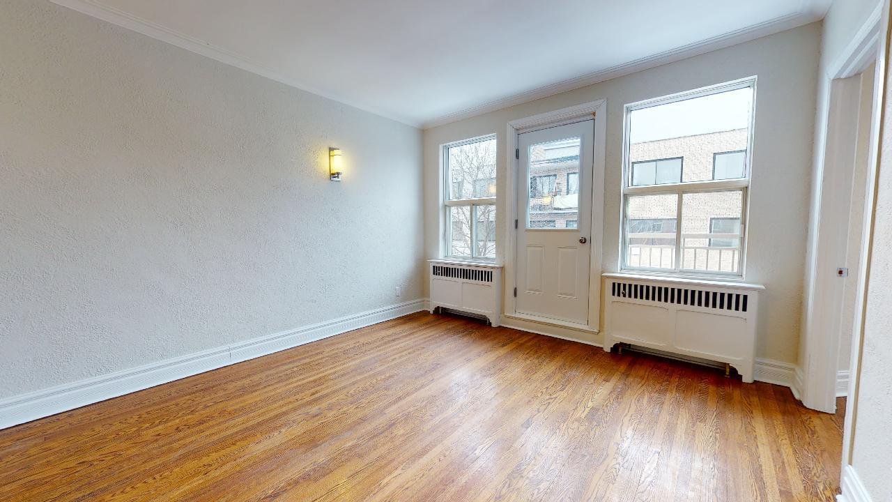 2 Bedroom Apartment for Rent - 5015-5025 Clanranald Avenue, Montréal, QC 2