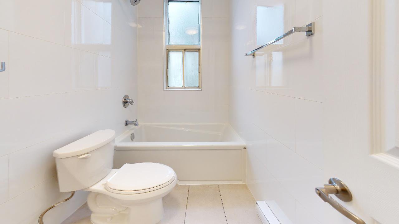 2 Bedroom Apartment for Rent - 5015-5025 Clanranald Avenue, Montréal, QC 5