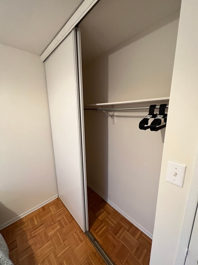 Room in Apartment for Rent - 140 Carlton St, Toronto, ON 4
