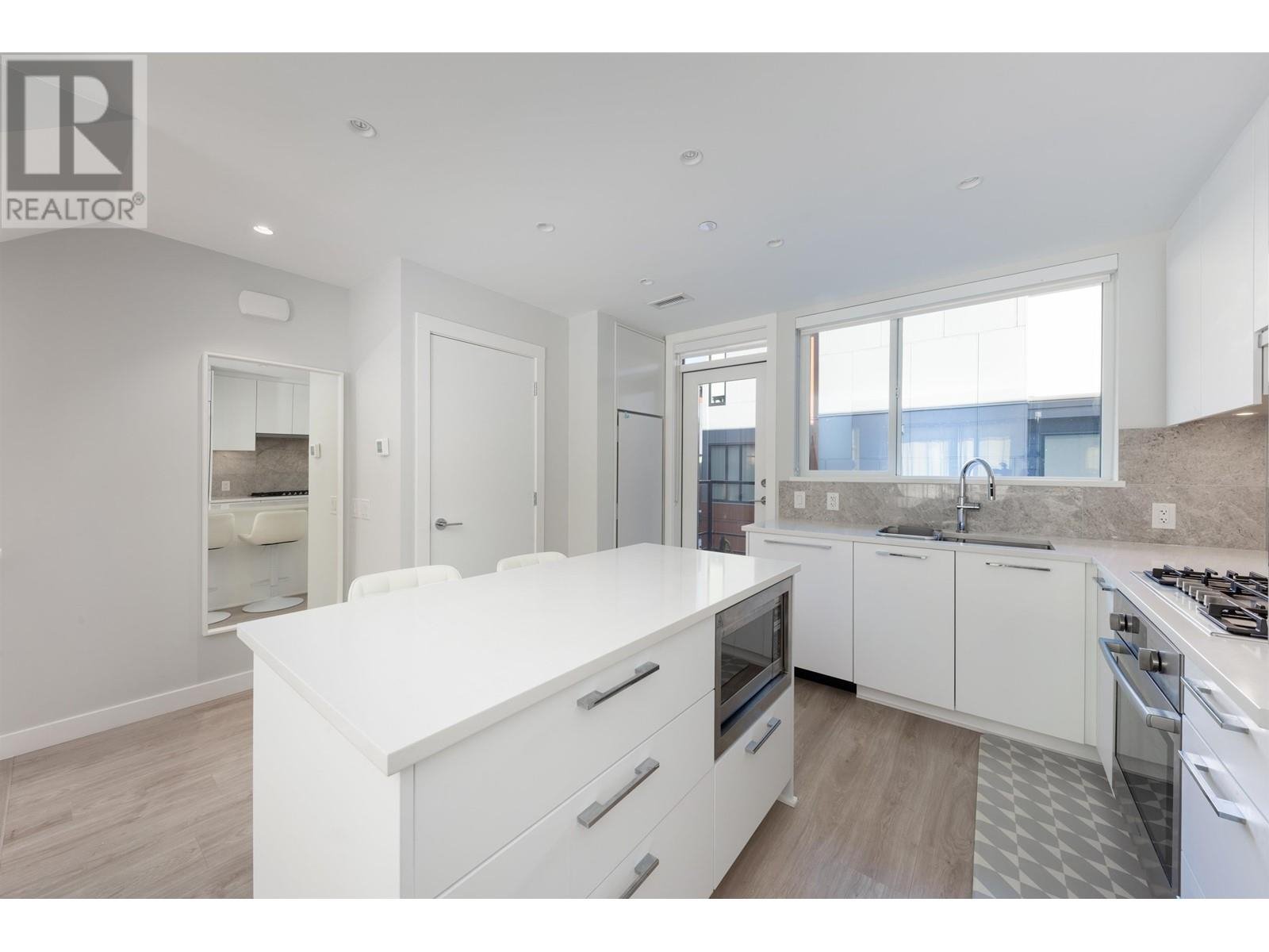 3 Bedroom Townhouse for Rent - 2728 Acadia Rd, Vancouver, BC 3