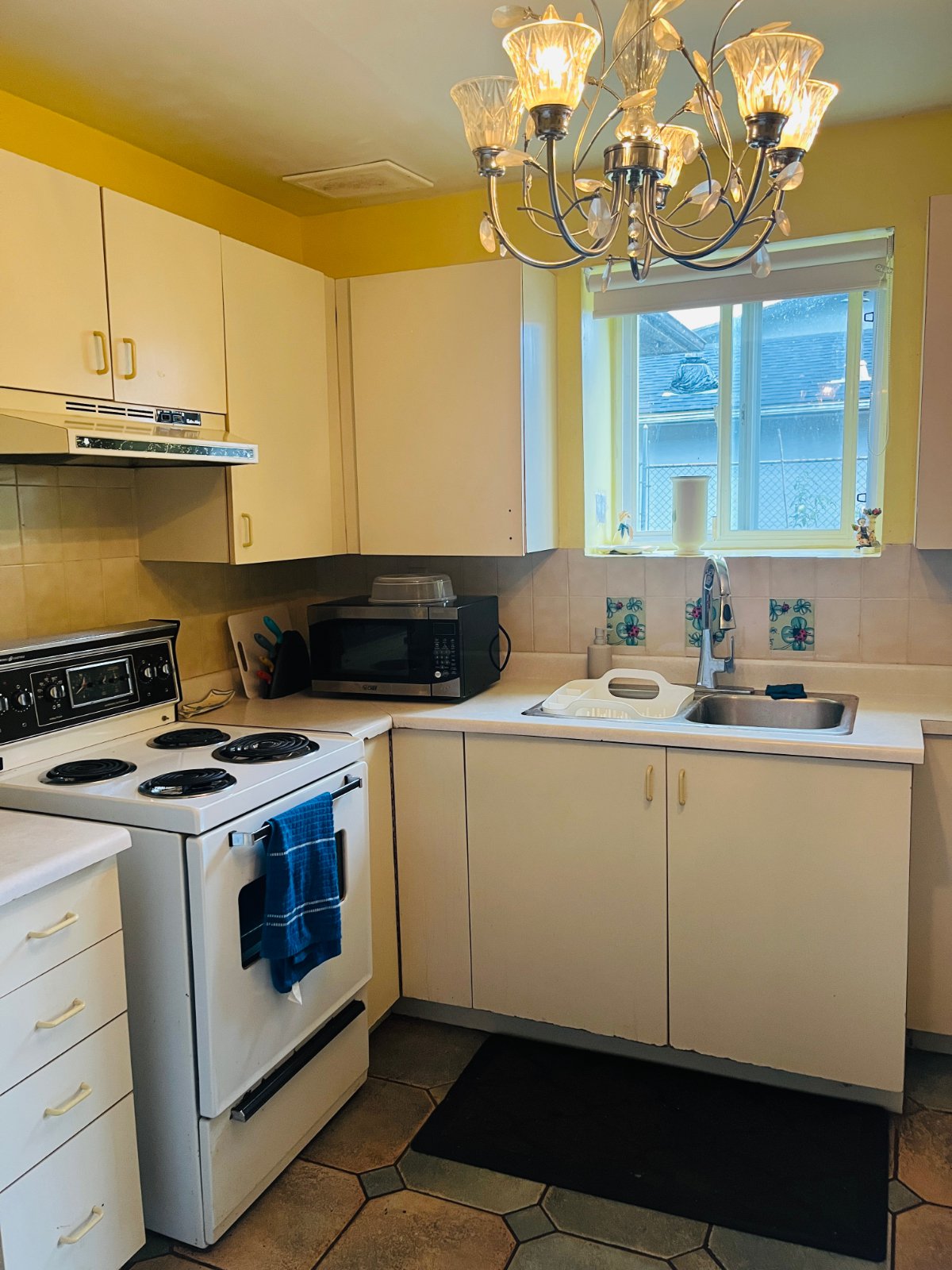 Room in House for Rent - 4707 Canada Way, Burnaby, BC 2