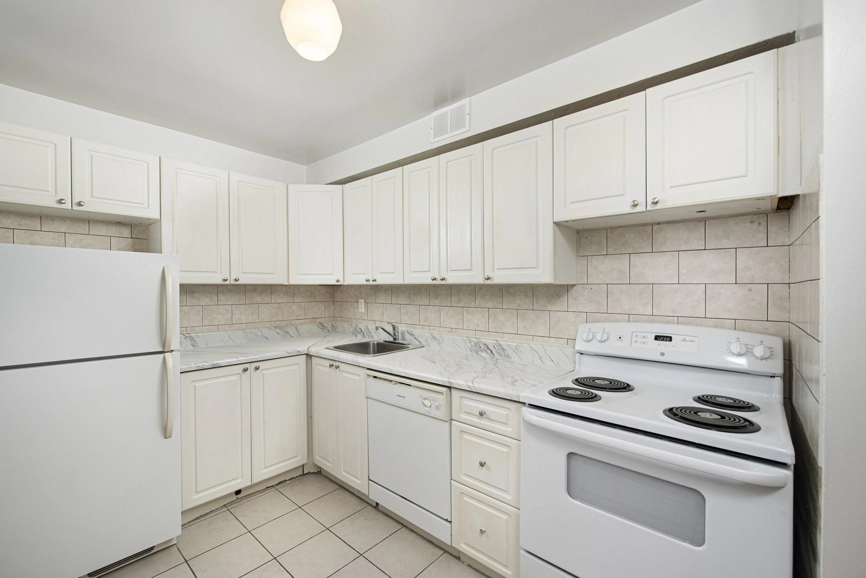 3 Bedroom Apartment for Rent - 1441 Lawrence Ave E, Toronto, ON 3