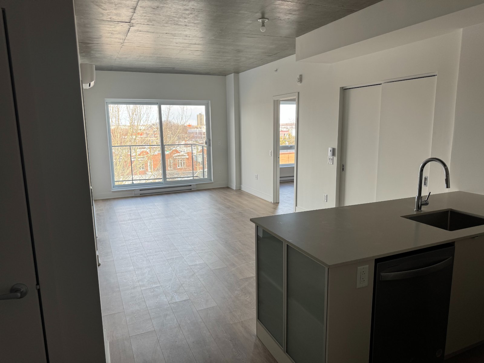 2 Bedroom Apartment for Rent - 9280 Avenue Dubuisson, Montréal, QC 2