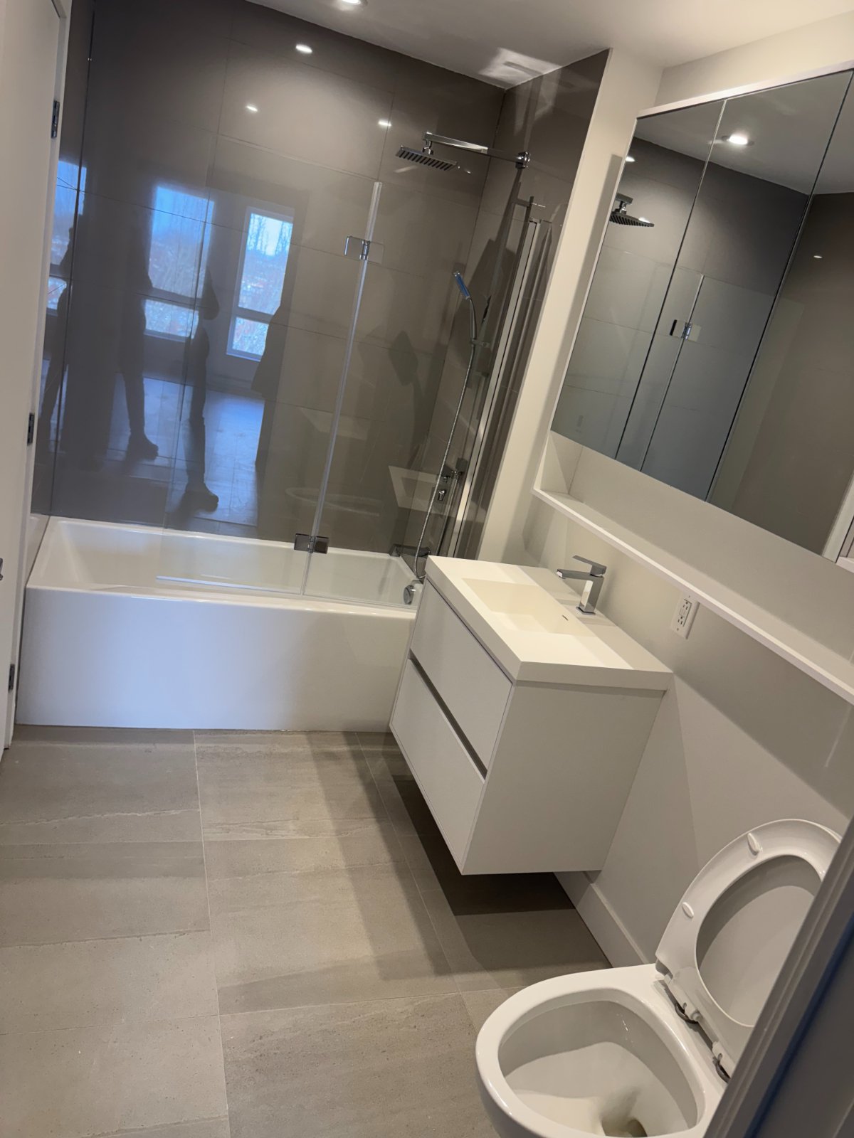 2 Bedroom Apartment for Rent - 9280 Avenue Dubuisson, Montréal, QC 3