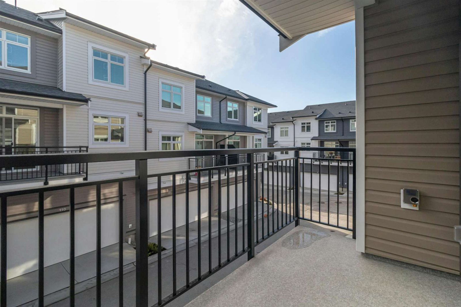 3 Bedroom Townhouse for Rent - 2070 Oak Meadows Dr, Surrey, BC 5