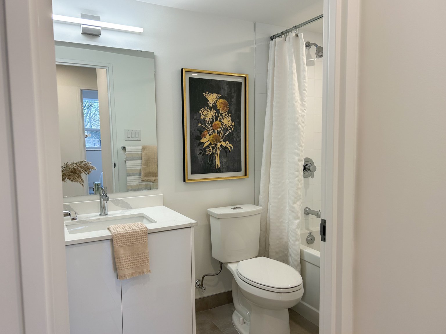 3 Bedroom Apartment for Rent - 5220 Lakeshore, Burlington, ON 5