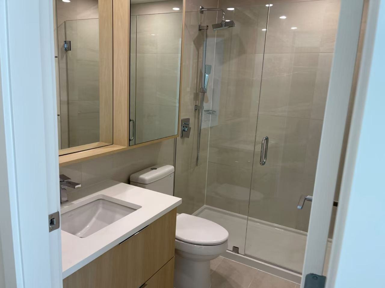 Room in Apartment for Rent - 13318 104 Ave, Surrey, BC 3