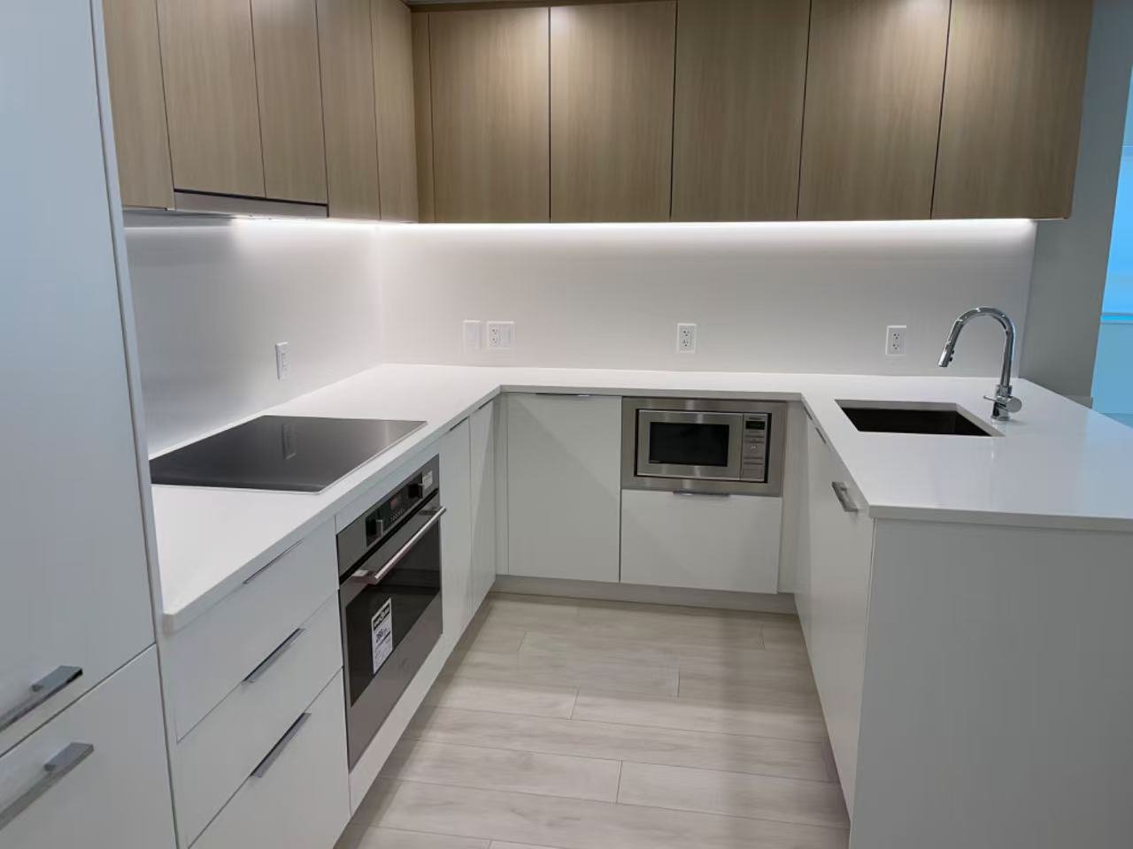 Room in Apartment for Rent - 13318 104 Ave, Surrey, BC 4