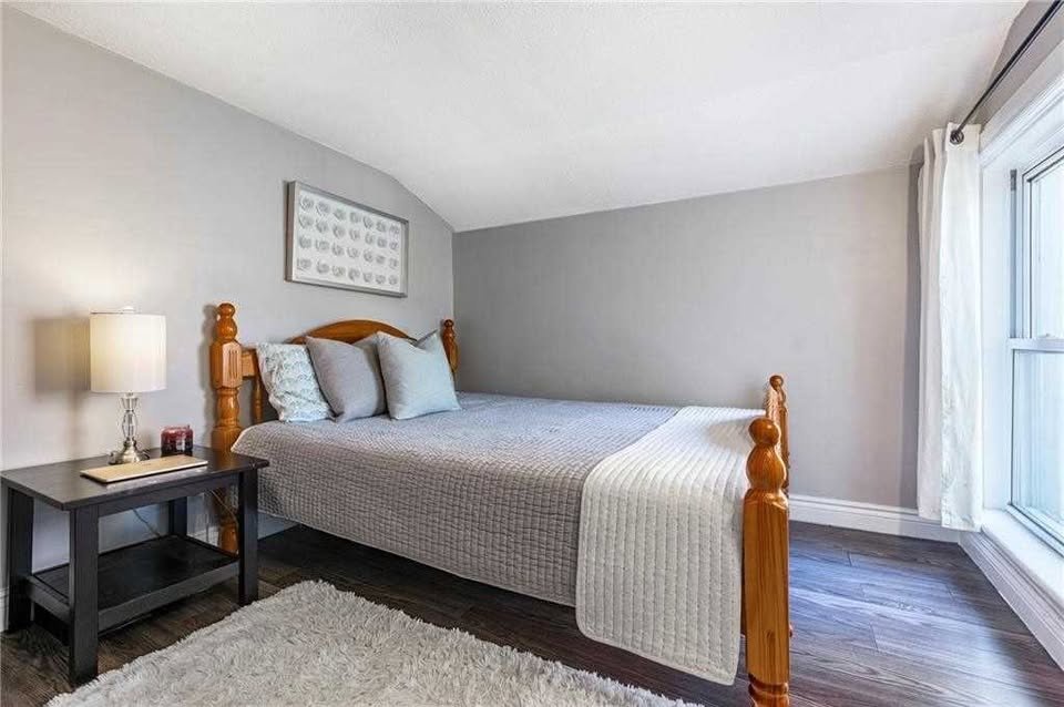5 Bedroom House for Rent - 182 John Street North, Hamilton, ON 3
