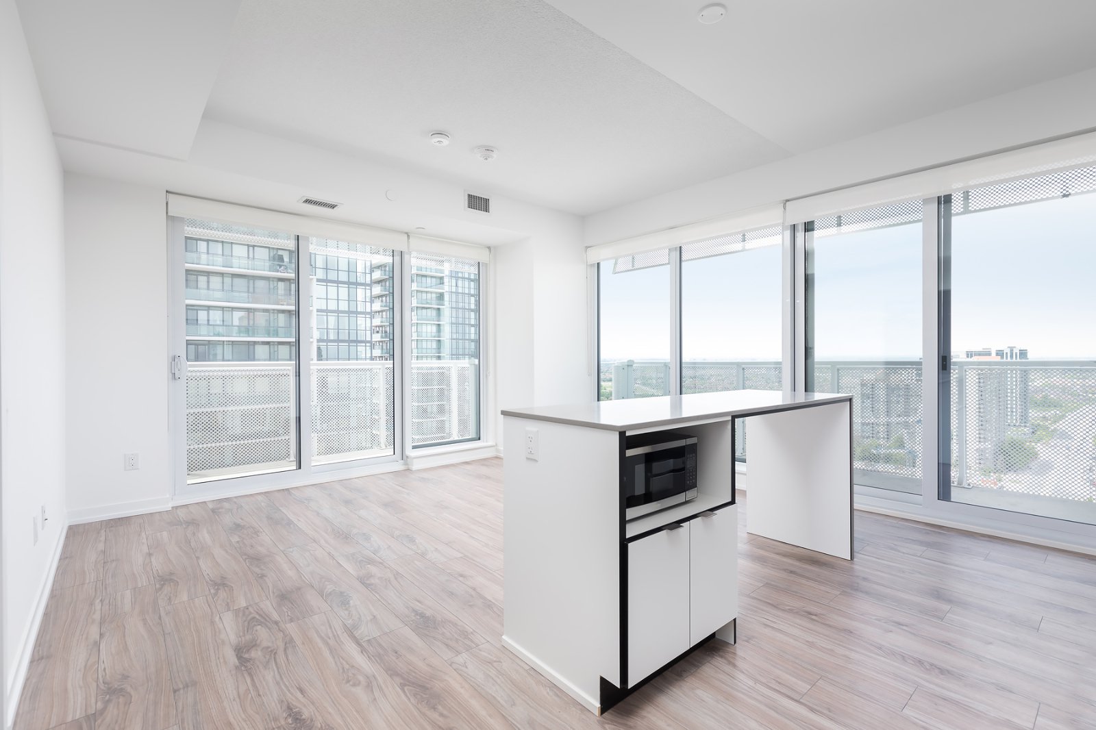 2 Bedroom Apartment for Rent - 4065 Confederation Pkwy, Mississauga, ON 5