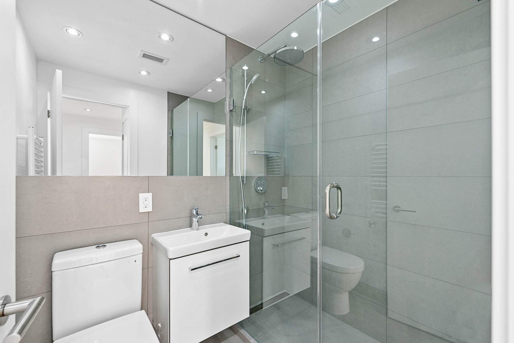 2 Bedroom Apartment for Rent - 327 Chisholm Ave, Toronto, ON 4