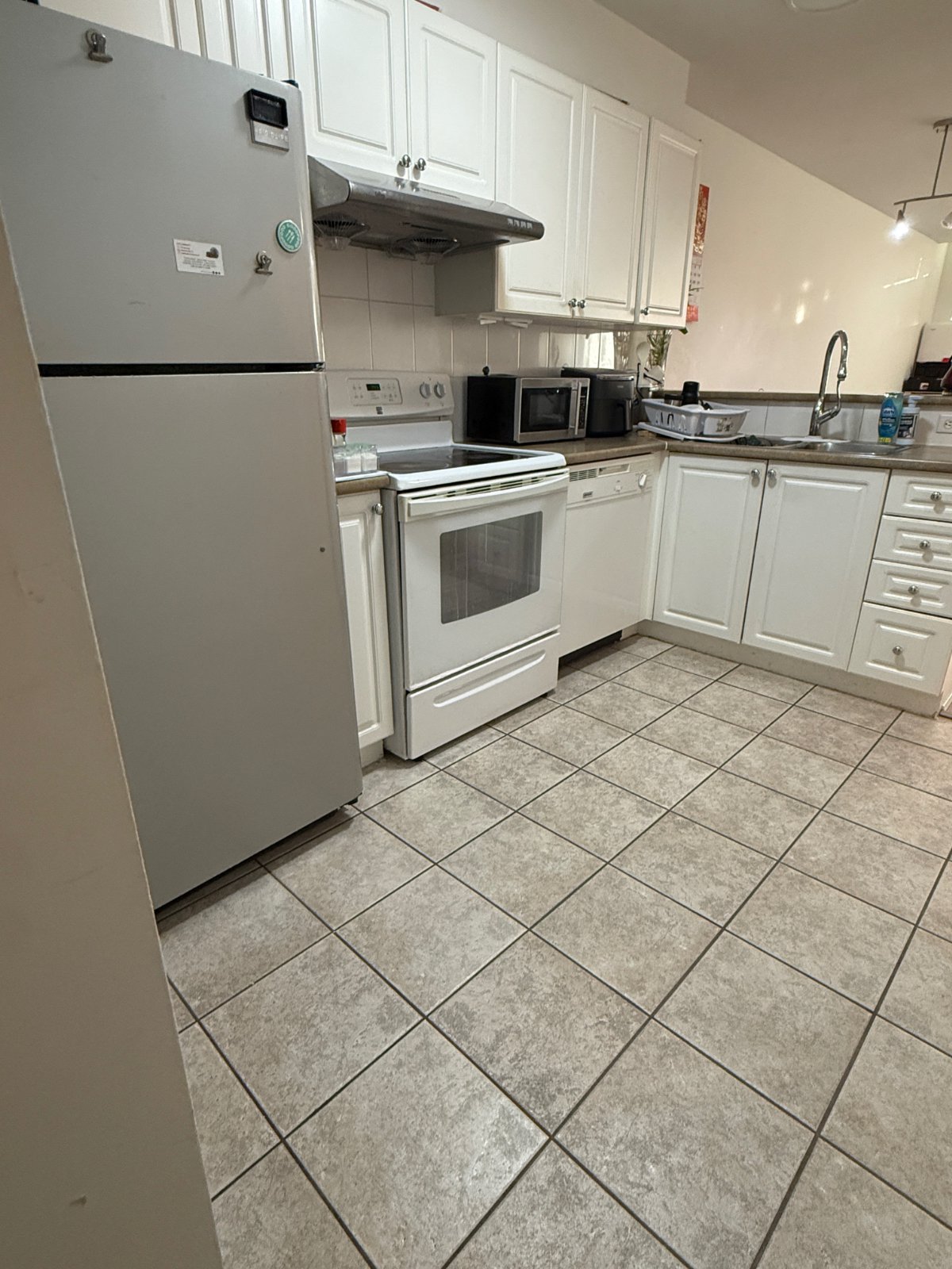 Room in Apartment for Rent - 5555 Victoria Drive, Vancouver, BC 3