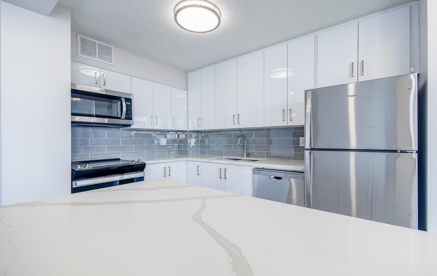2 Bedroom Apartment for Rent - 2220 Marine Drive, Oakville, ON 3