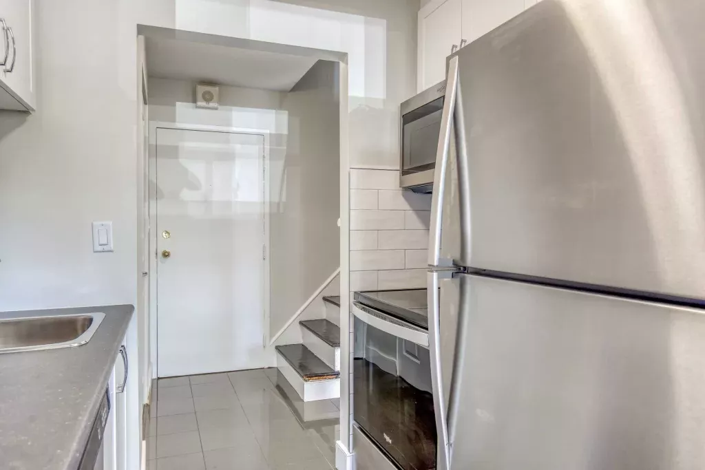 2 Bedroom Apartment for Rent - 10 Runnymede Rd., Kingston, ON 4