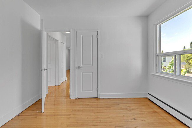 2 Bedroom Apartment for Rent - 389 Yonge St, Kingston, ON 3