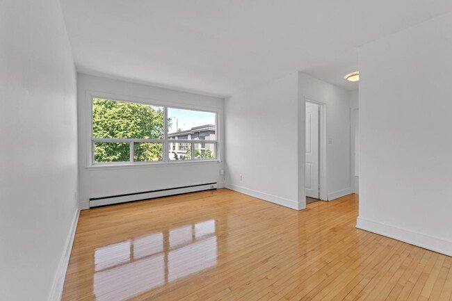 2 Bedroom Apartment for Rent - 389 Yonge St, Kingston, ON 5