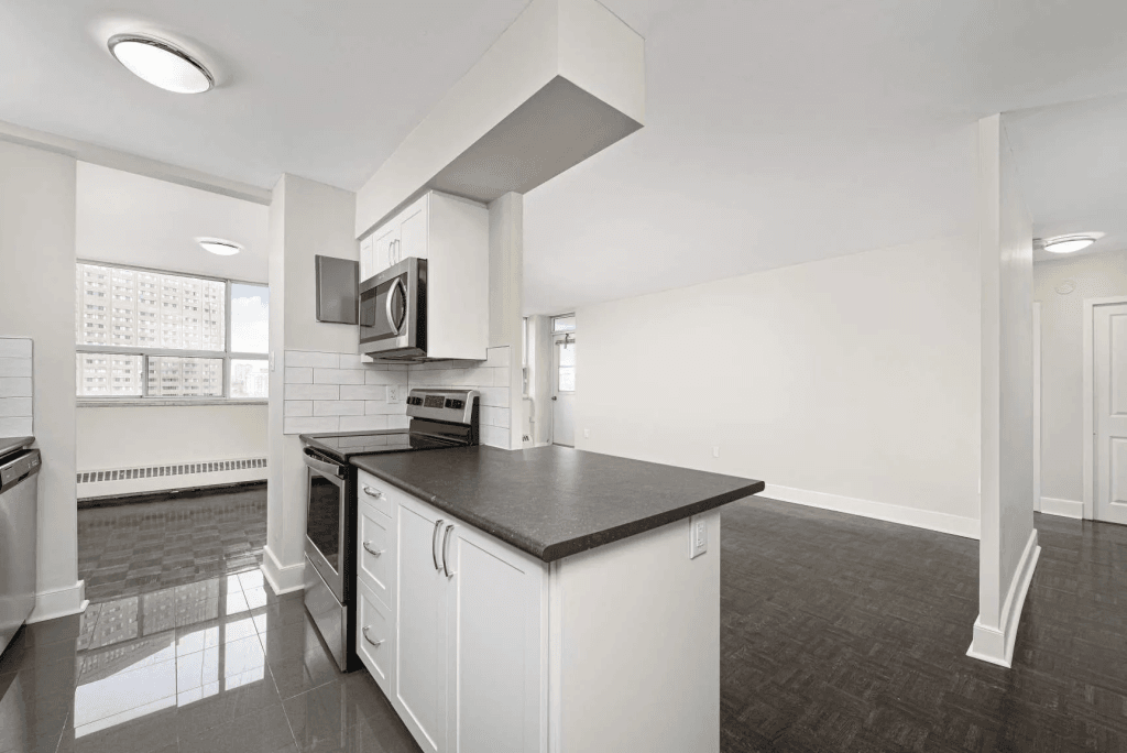 2 Bedroom Apartment for Rent - 75 Thorncliffe Park Dr, Toronto, ON 2