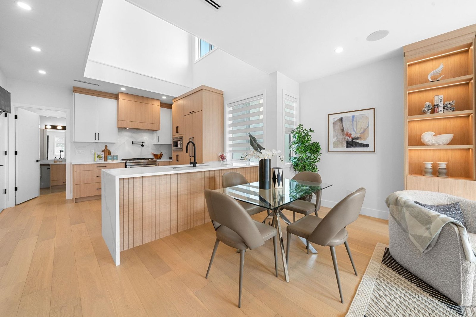 Room in House for Rent - 2nd St, Burnaby, BC 3