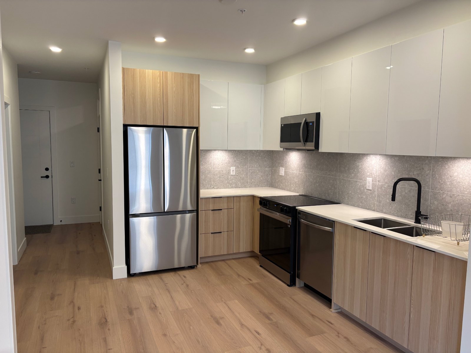 2 Bedroom Apartment for Rent - 20769 Fraser Hwy, Langley, BC 2