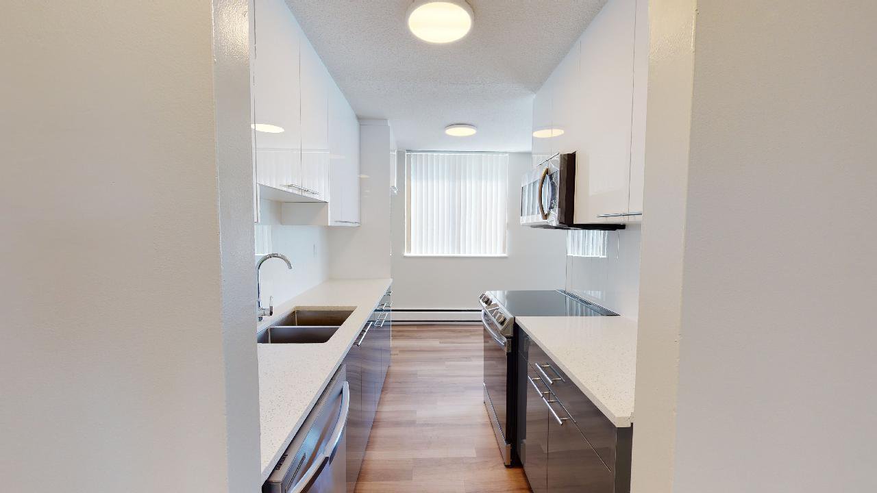 Studio Apartment for Rent - 1355 W 14th Ave, Vancouver, BC