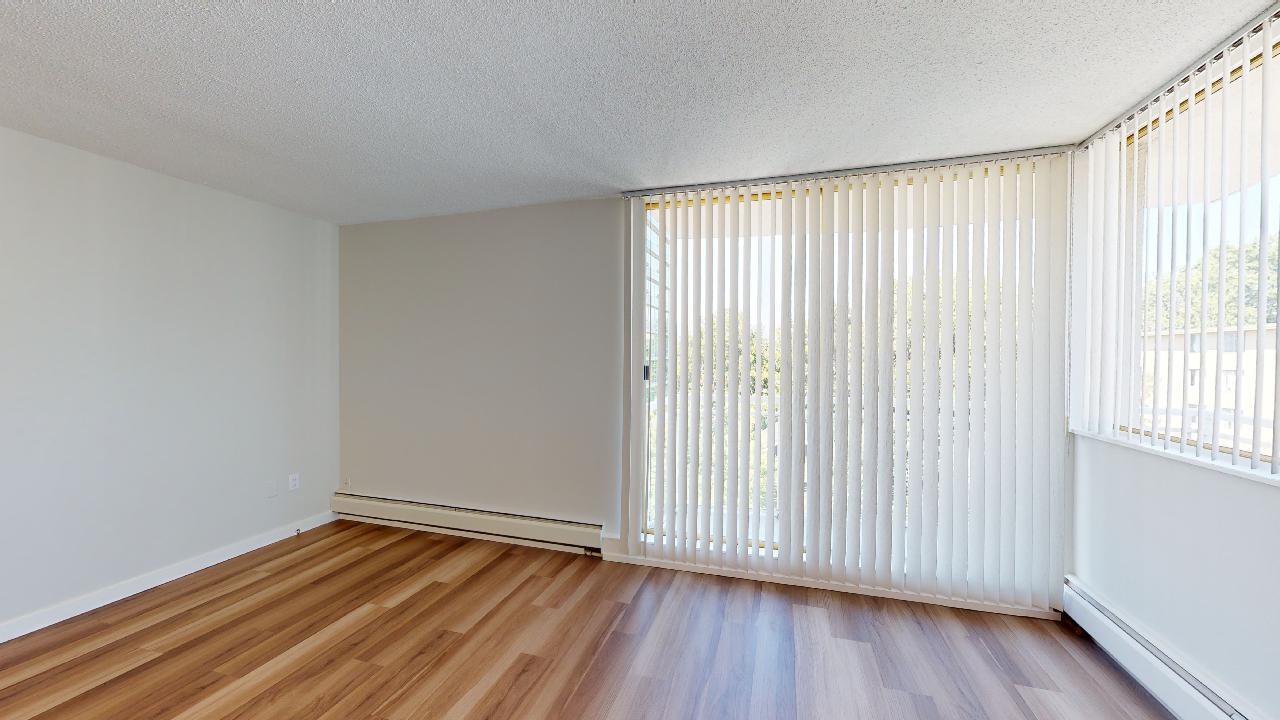 Studio Apartment for Rent - 1355 W 14th Ave, Vancouver, BC 5