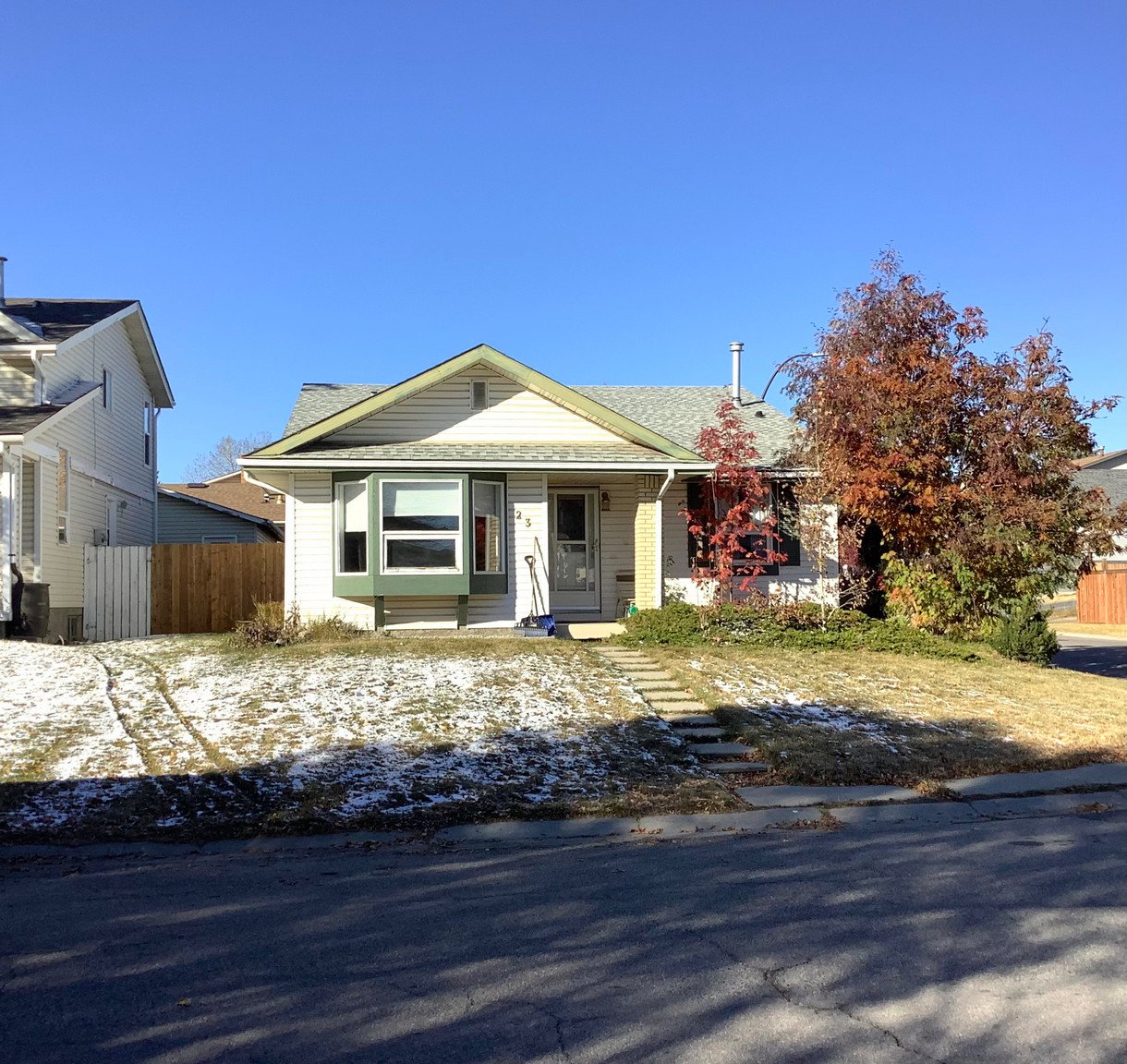 3 Bedroom House for Rent - Woodbrook Way SW, Calgary, AB 2