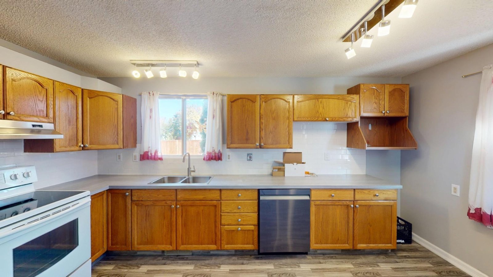 3 Bedroom House for Rent - Woodbrook Way SW, Calgary, AB 3