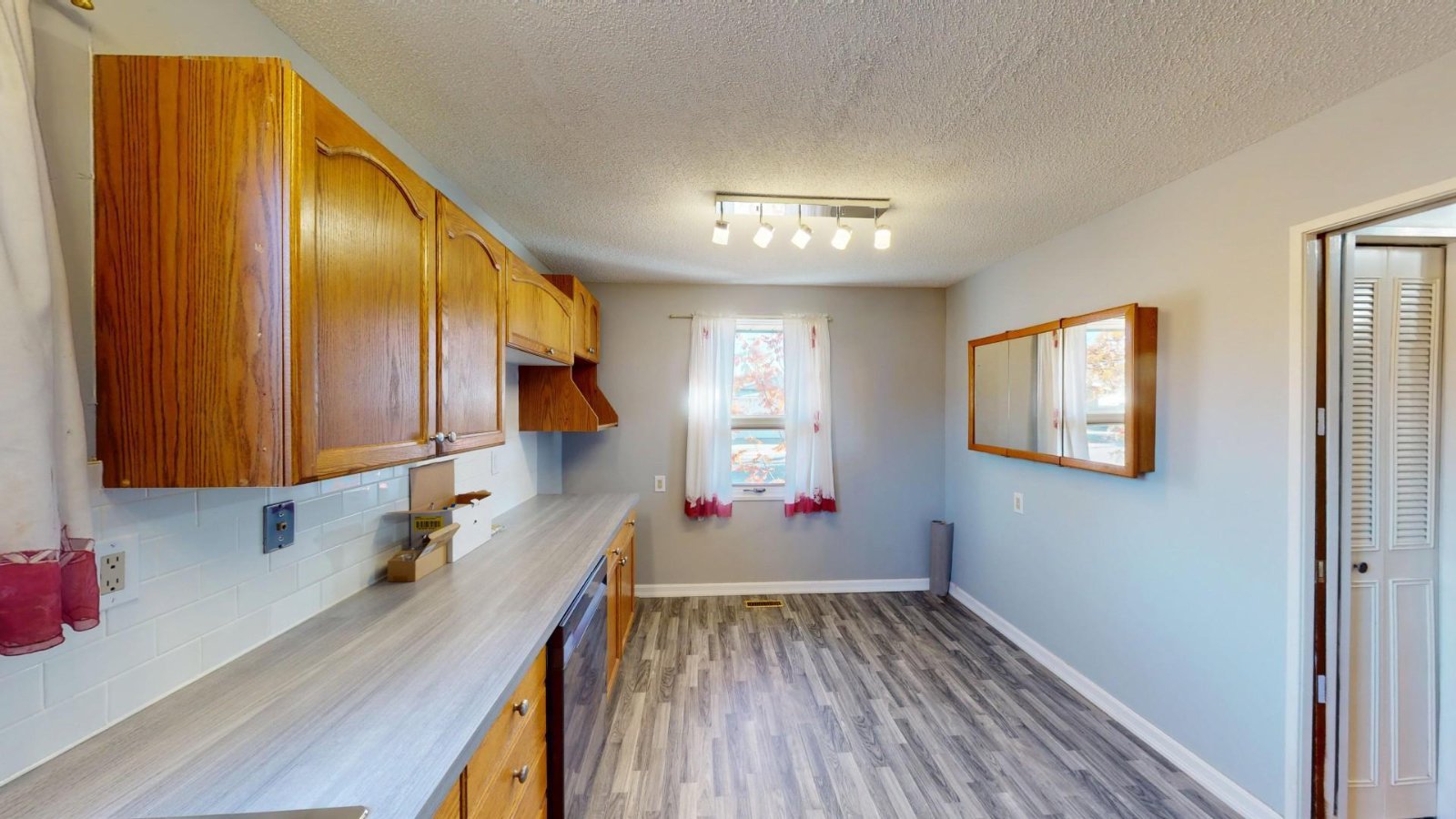 3 Bedroom House for Rent - Woodbrook Way SW, Calgary, AB 4