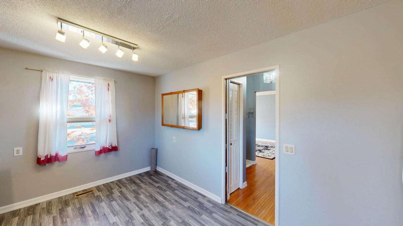 3 Bedroom House for Rent - Woodbrook Way SW, Calgary, AB 5