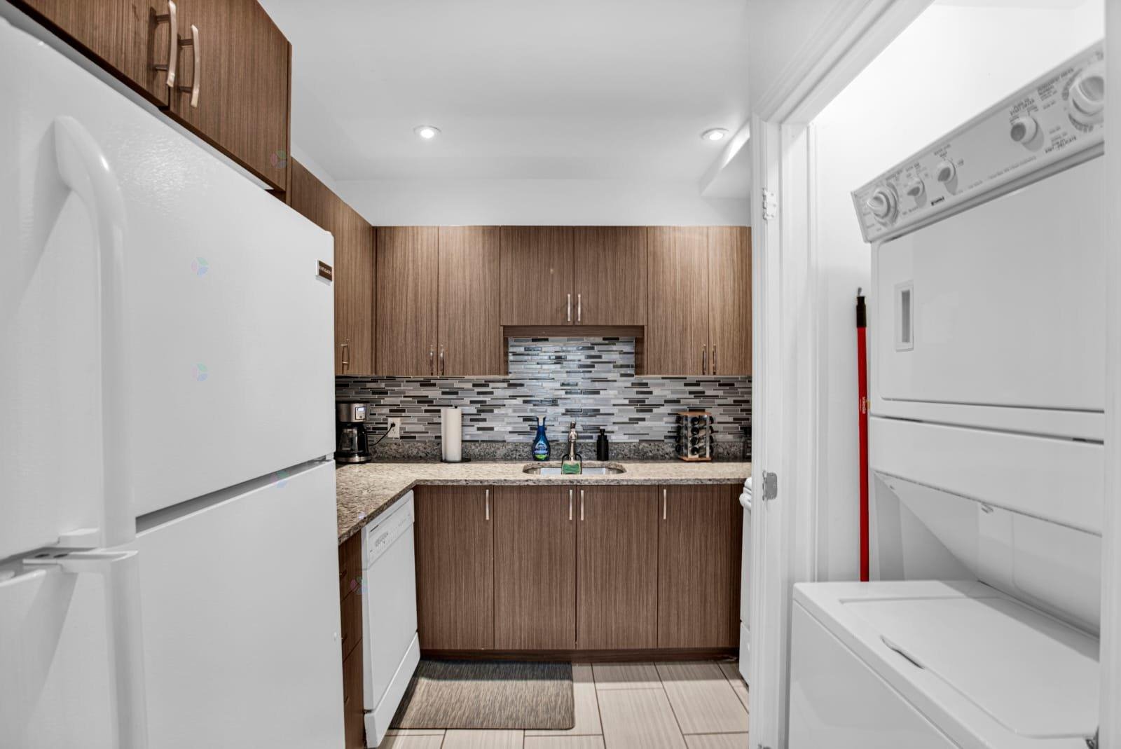 2 Bedroom Apartment for Rent - 3702 Rue de Verdun, Montréal, QC 3