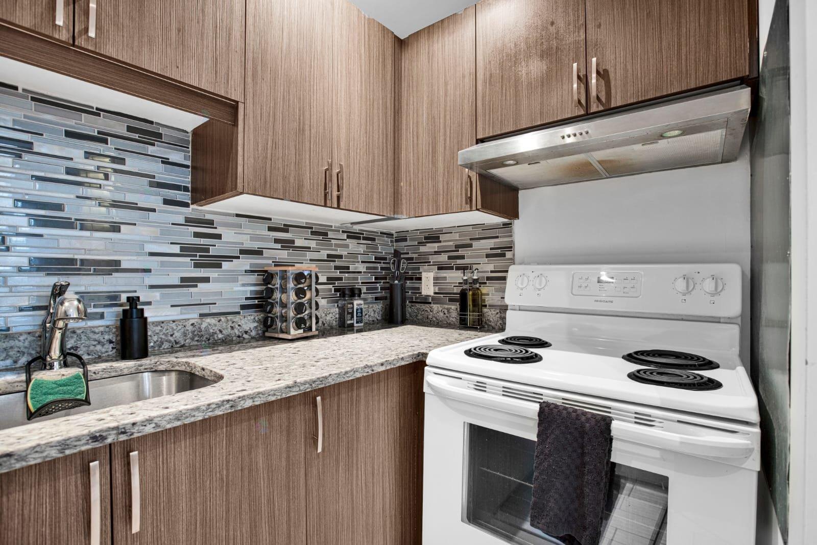 2 Bedroom Apartment for Rent - 3702 Rue de Verdun, Montréal, QC 4
