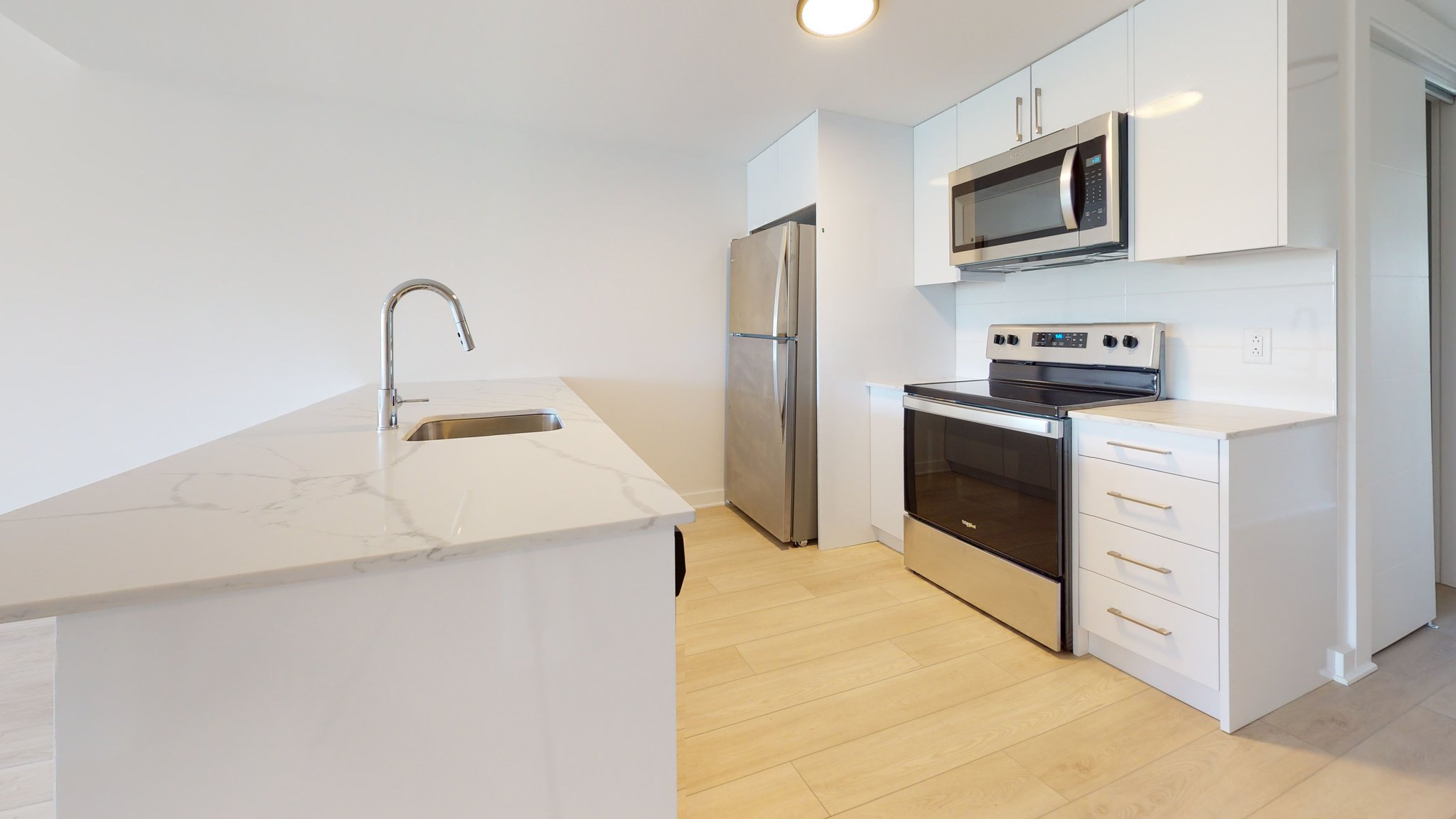 Studio Apartment for Rent - 5120 avenue Earnscliffe, Montreal, QC
