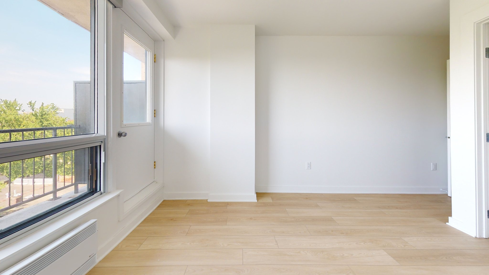 Studio Apartment for Rent - 5120 avenue Earnscliffe, Montreal, QC 4