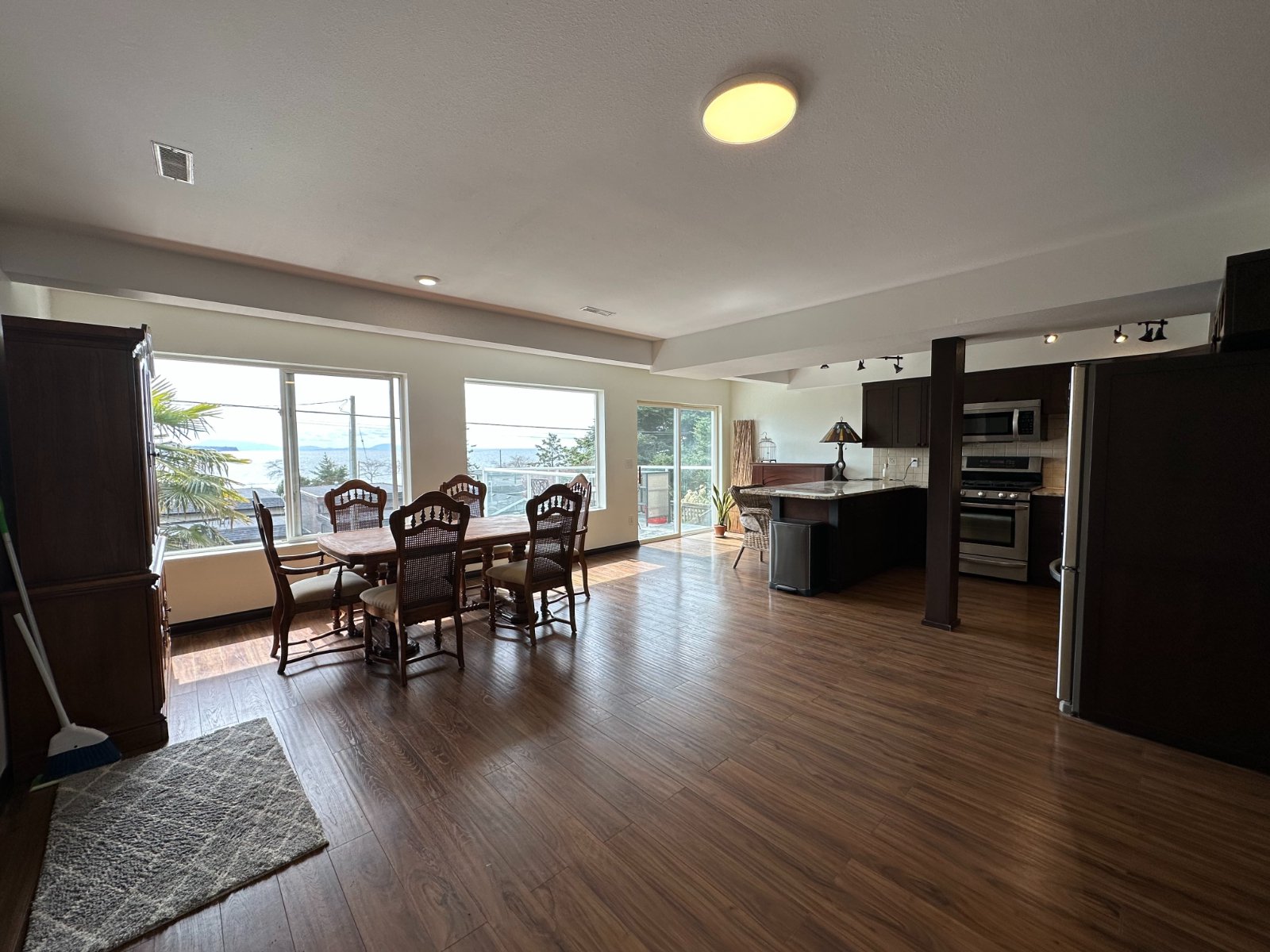 2 Bedroom Garden Suite for Rent - 14717 McDonald Ave, White Rock, BC 4