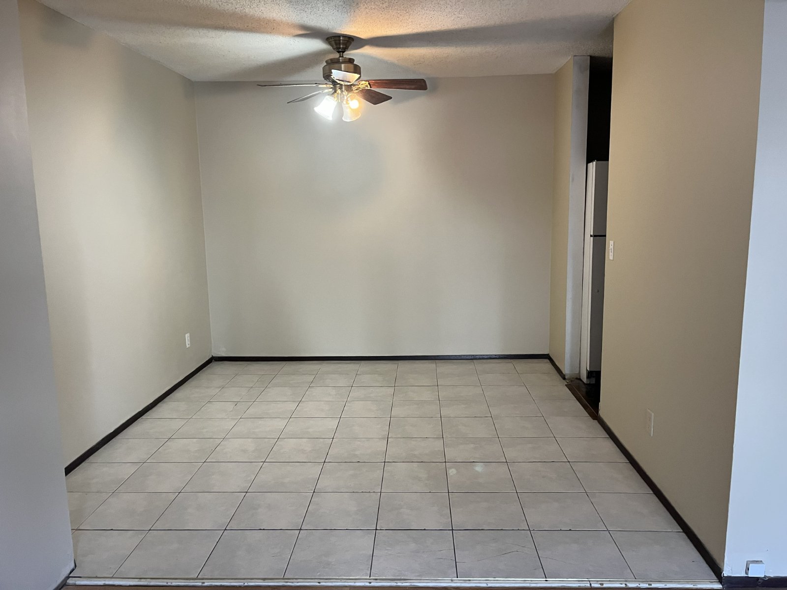 3 Bedroom Townhouse for Rent - 123 Huntington Park Grn NW, Calgary, AB 2