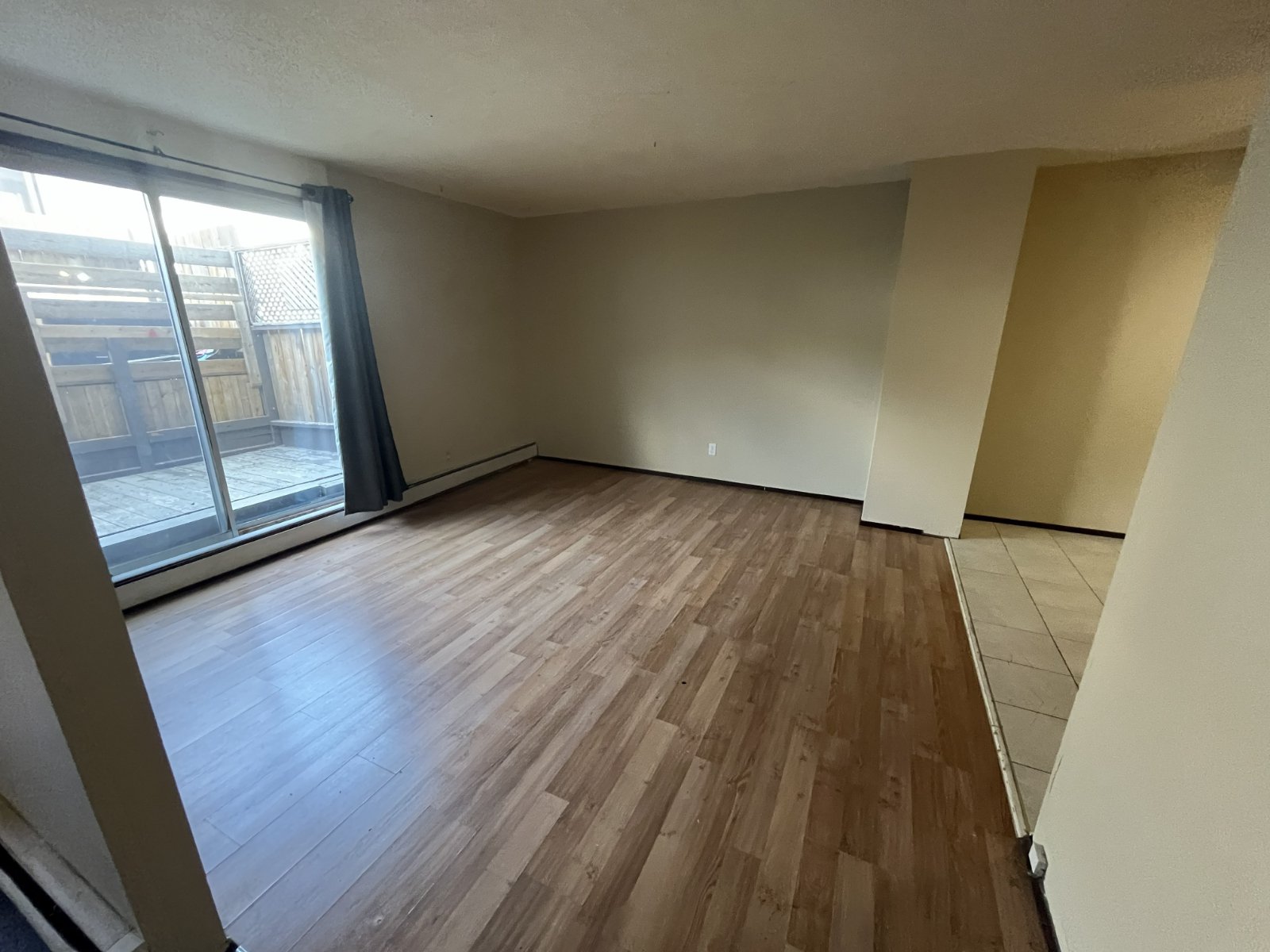 3 Bedroom Townhouse for Rent - 123 Huntington Park Grn NW, Calgary, AB 3