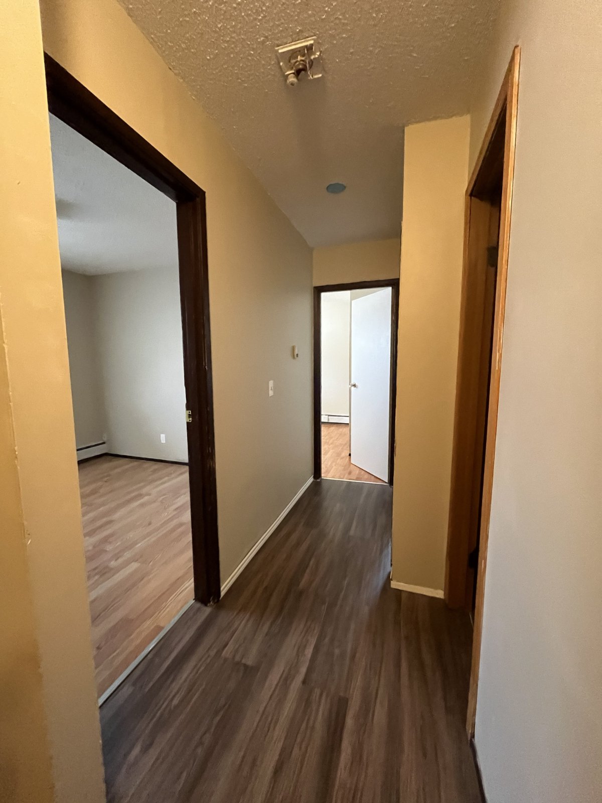 3 Bedroom Townhouse for Rent - 123 Huntington Park Grn NW, Calgary, AB 4