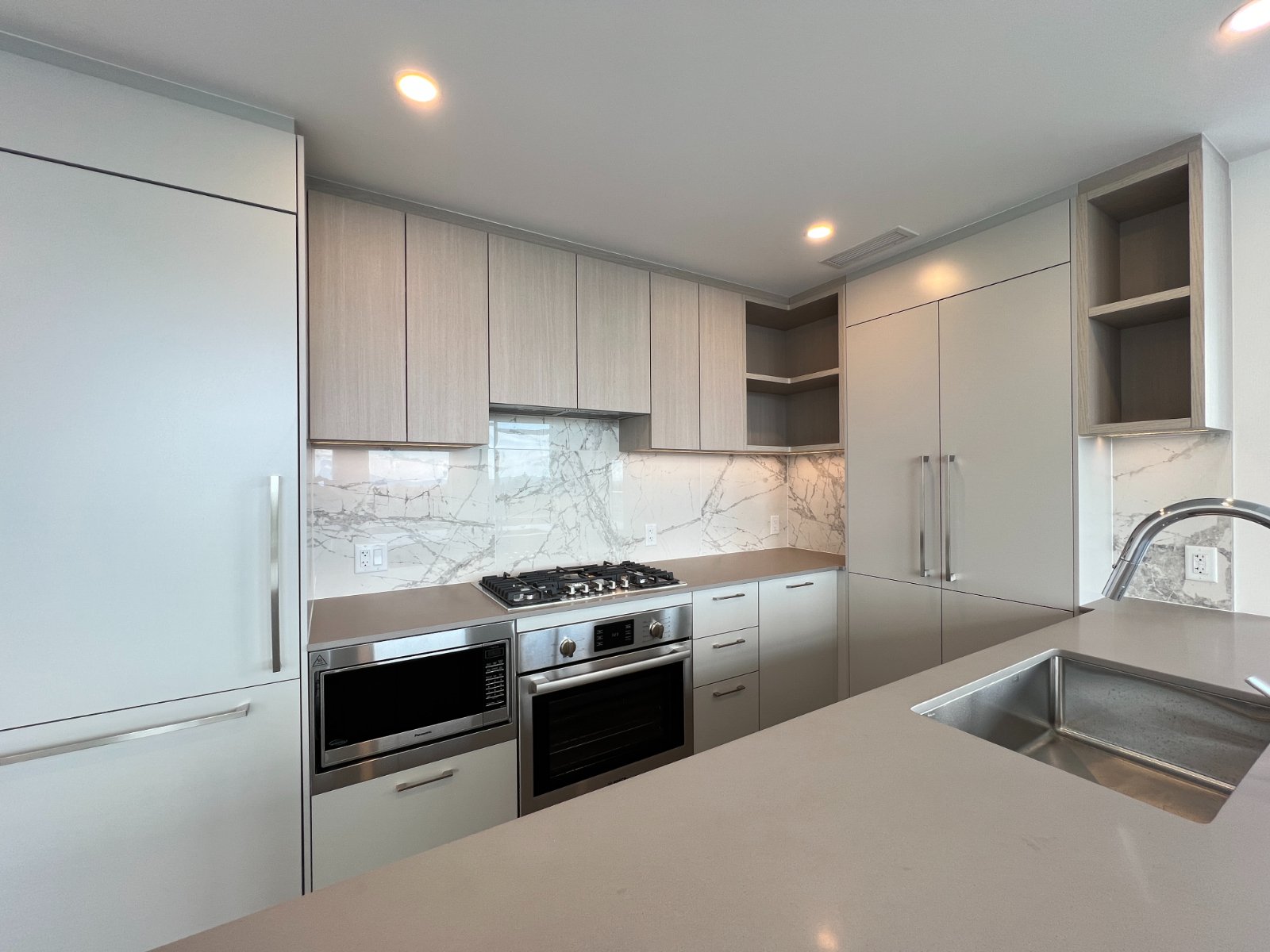 2 Bedroom Apartment for Rent - 6468 Willingdon Ave, Burnaby, BC 4