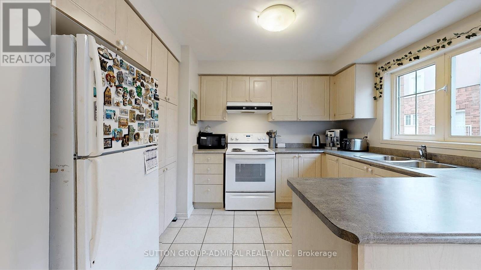 4 Bedroom Townhouse for Rent - 365 Murray Ross Pkwy, York, ON 2