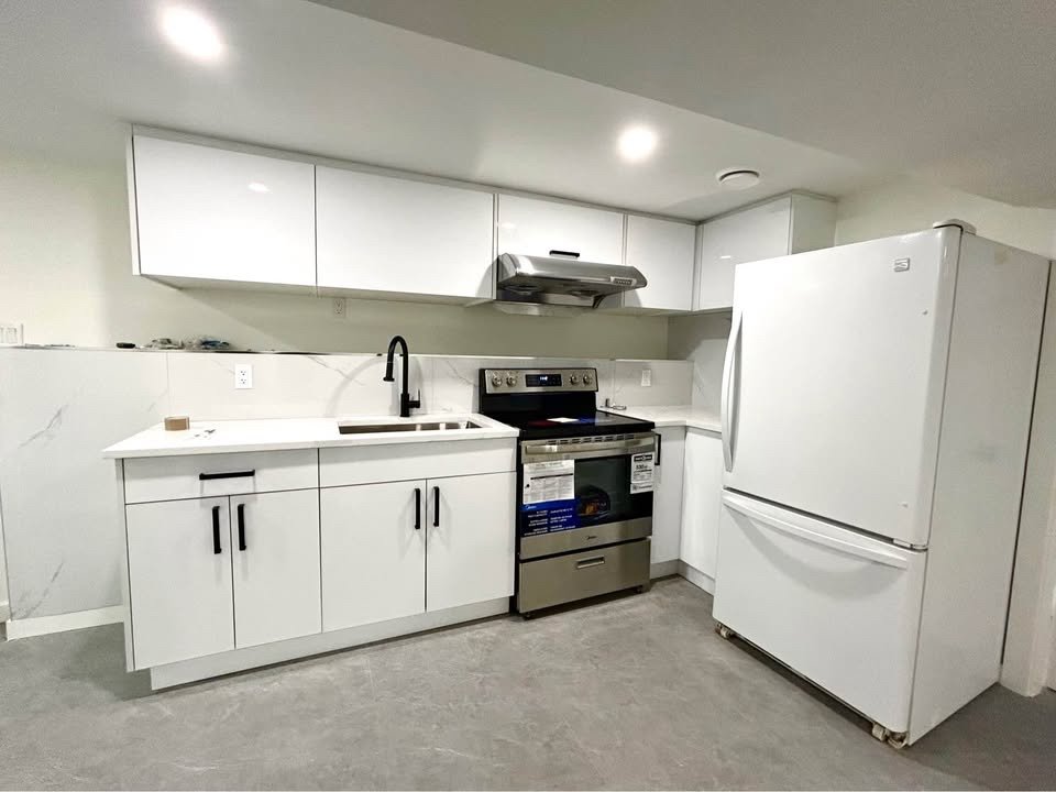 3 Bedroom Apartment for Rent - 916 10th Ave, New Westminster, BC 2
