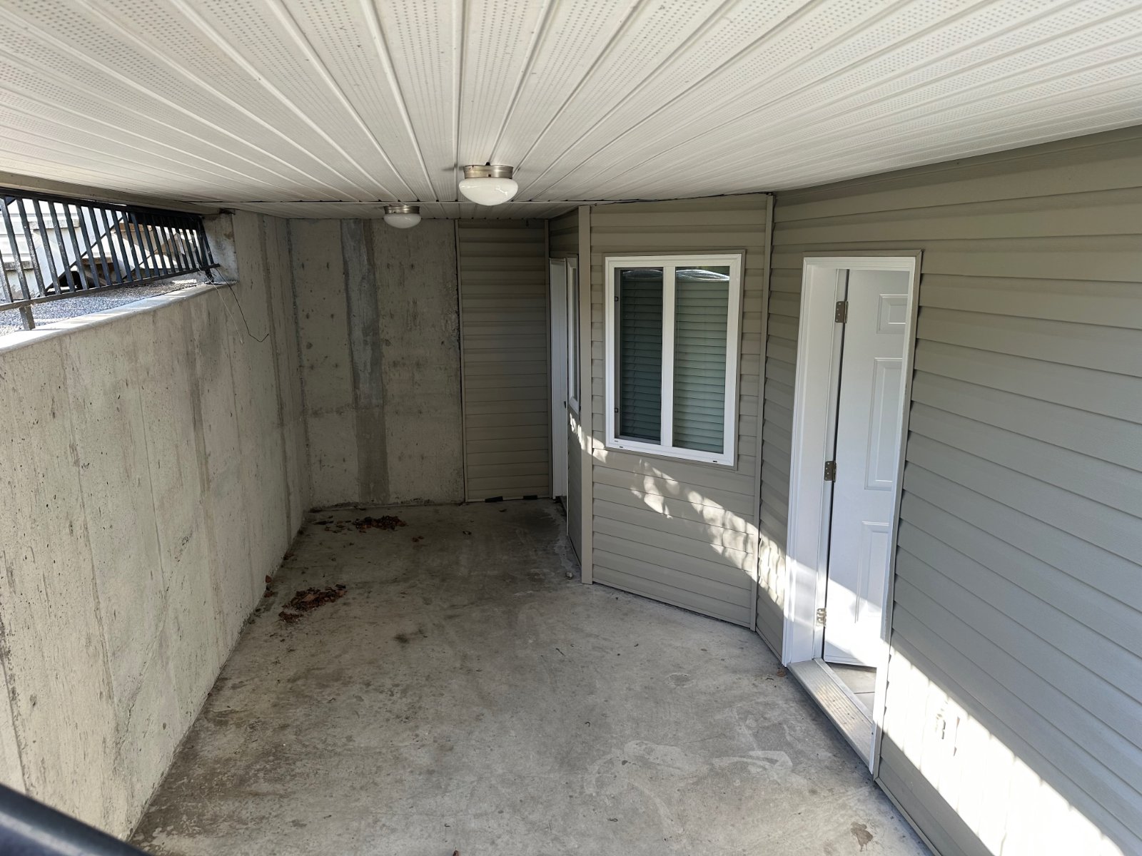 2 Bedroom Basement Suite for Rent - 148 St, Surrey, BC 2