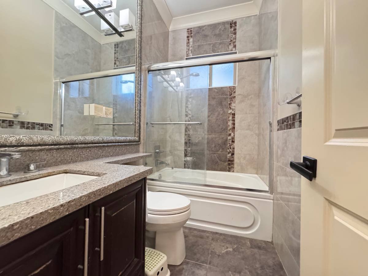 Room in House for Rent - Pinewell Cres, Richmond, BC 4