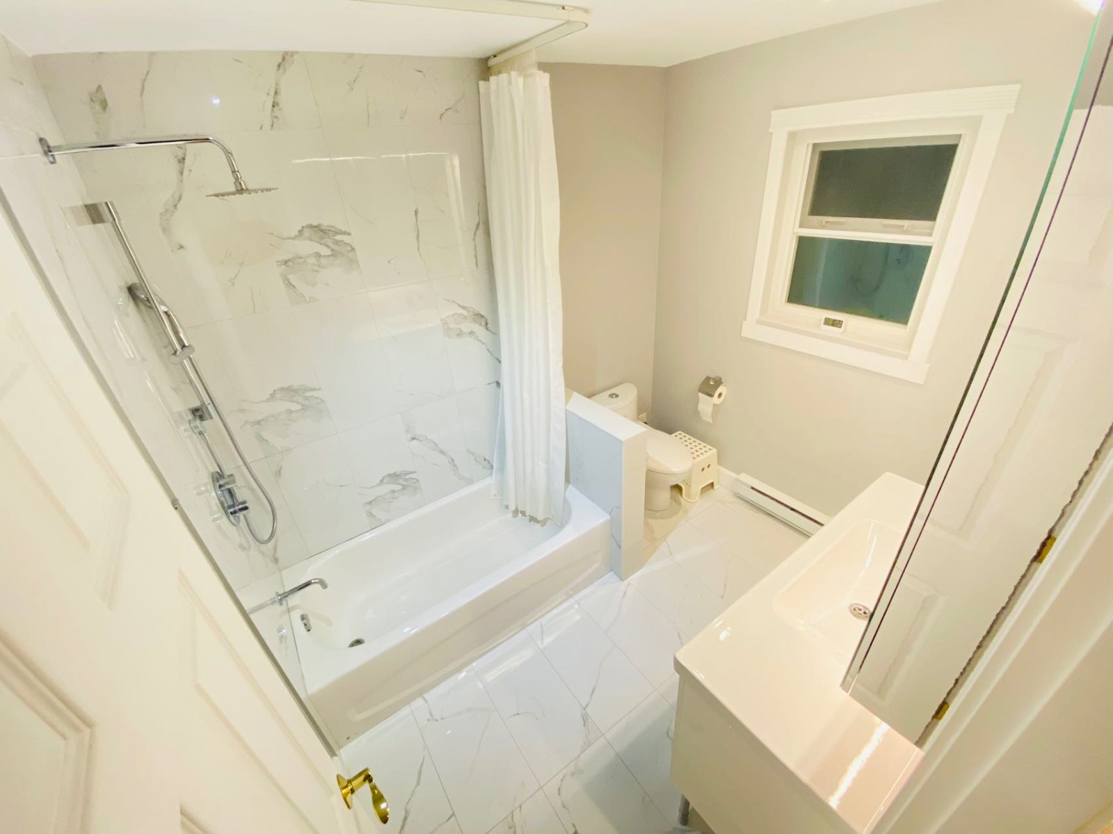 Room in House for Rent - Doulton Ave, Richmond, BC 2