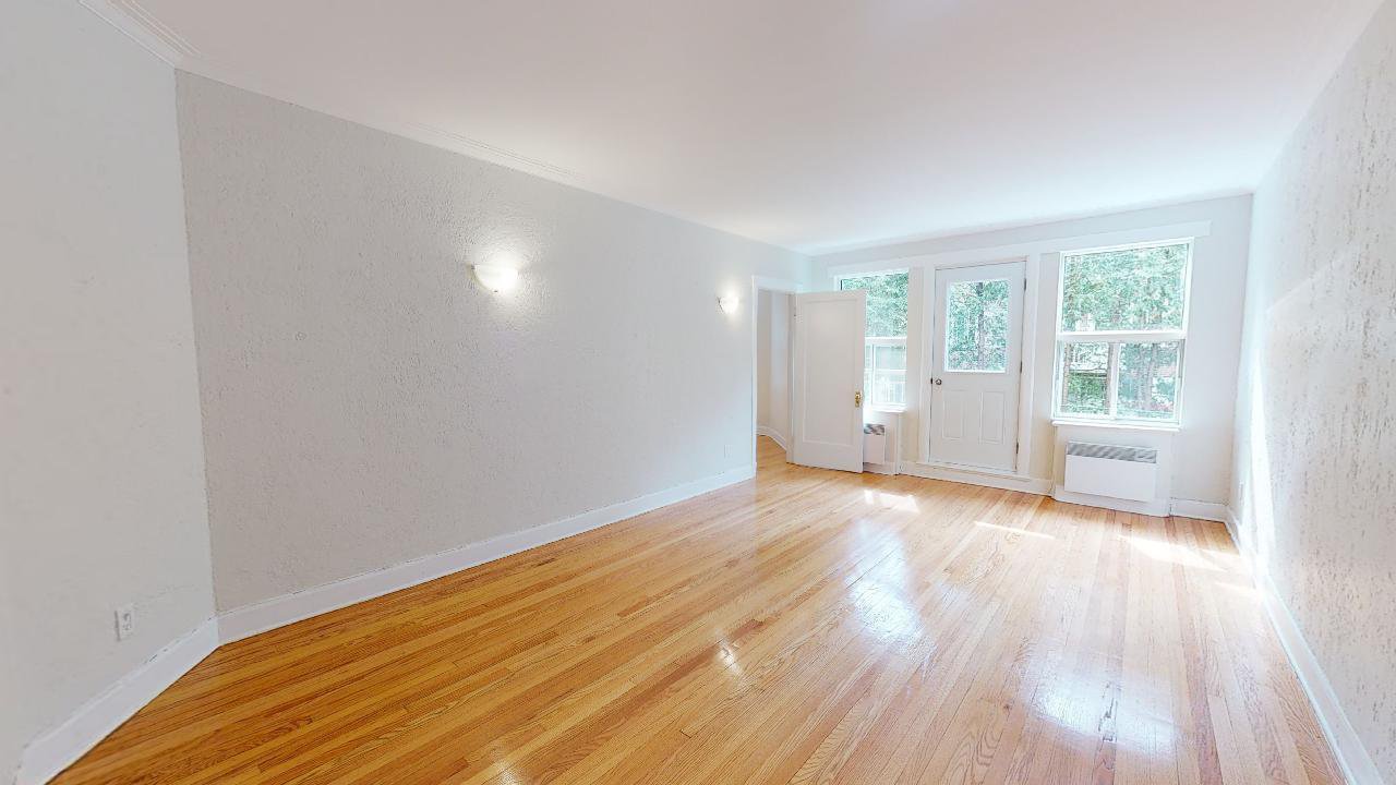 2 Bedroom Apartment for Rent - 5051 avenue Clanranald, Montreal, QC 5