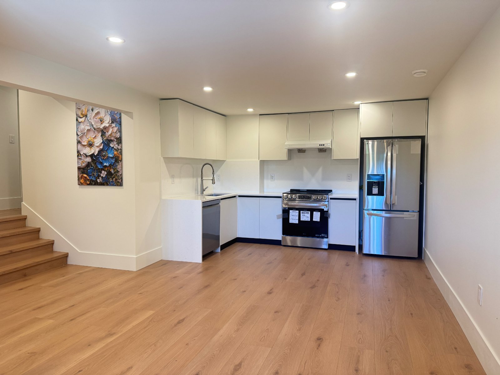 2 Bedroom House for Rent - Woodgreen Dr, West Vancouver, BC 2