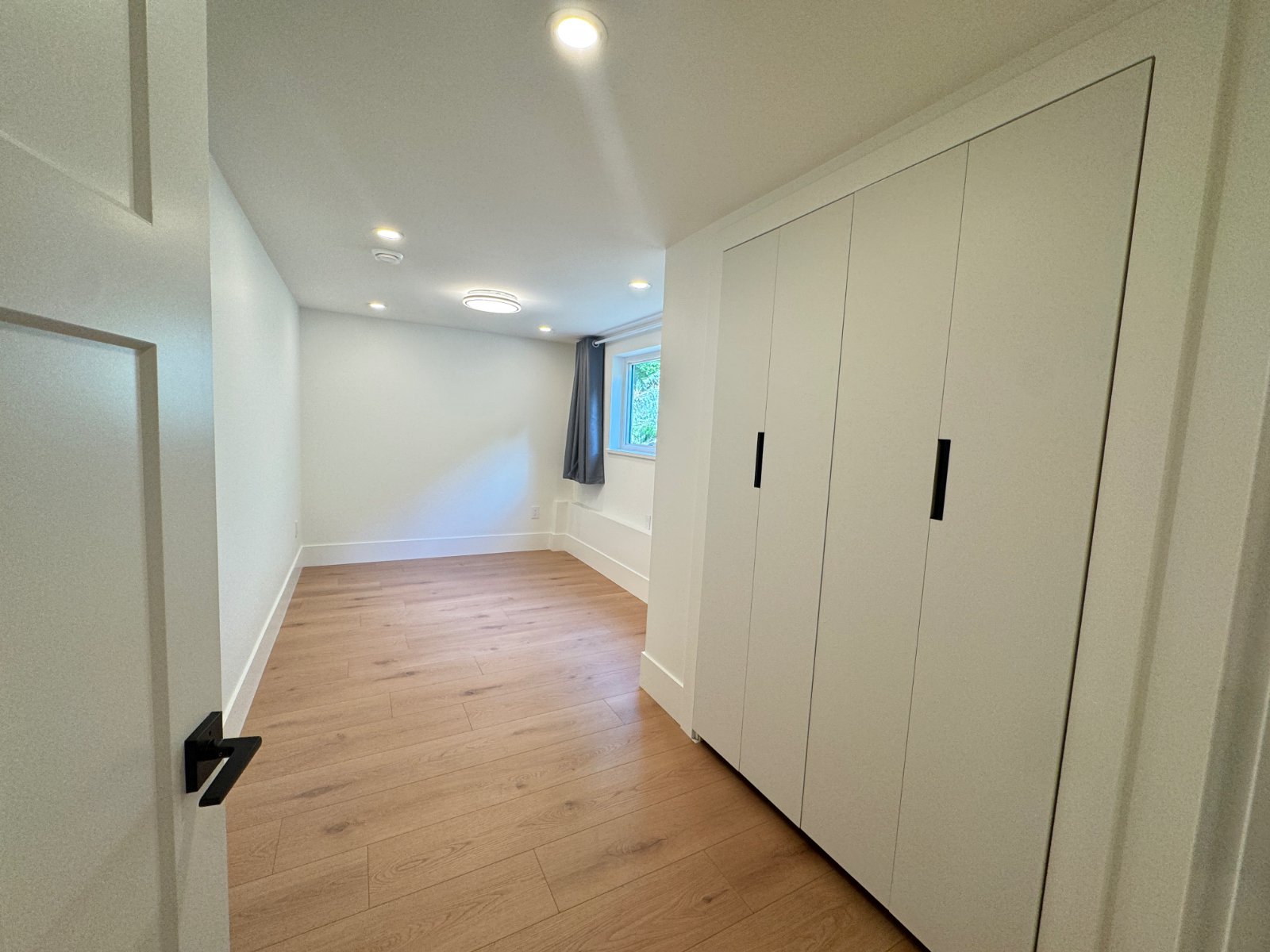 2 Bedroom House for Rent - Woodgreen Dr, West Vancouver, BC 3