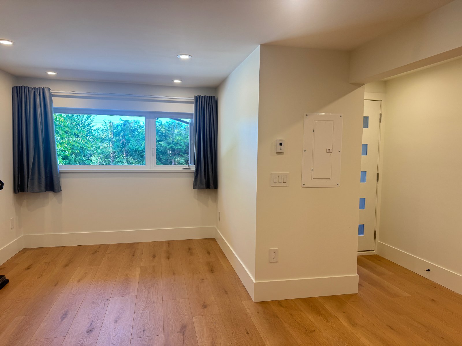 2 Bedroom House for Rent - Woodgreen Dr, West Vancouver, BC 5